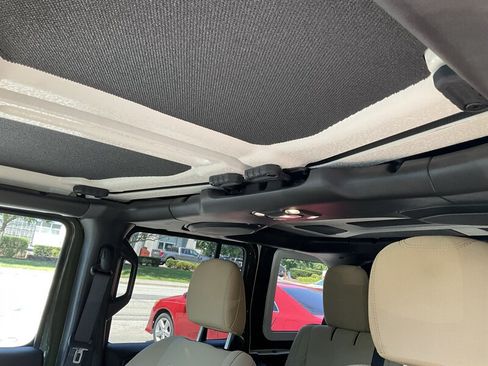 Used 2021 Jeep Wrangler Unlimited Sahara AWD/4WD image 27