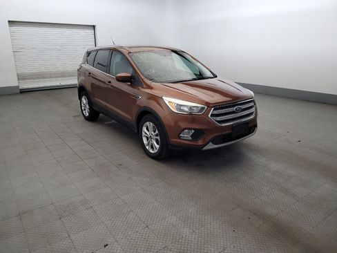 Used 2017 Ford Escape SE w/ SE Cold Weather Package FWD image 13