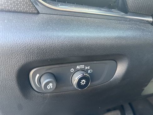 Used 2023 Chevrolet Traverse Premier image 26