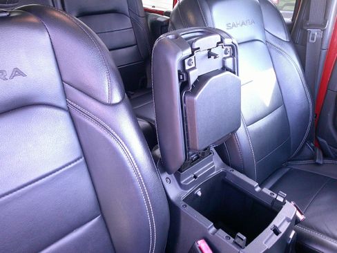 Used 2022 Jeep Wrangler Unlimited Sahara image 13