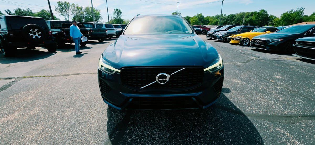 Used 2024 Volvo XC60 B5 Plus w/ Protection Package Premier AWD/4WD image 2