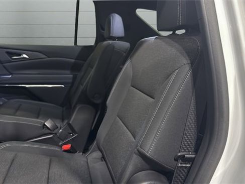 Used 2025 Chevrolet Traverse LT image 25