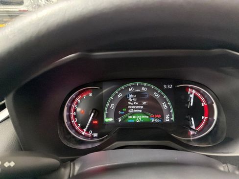 Used 2024 Toyota RAV4 LE AWD/4WD image 19