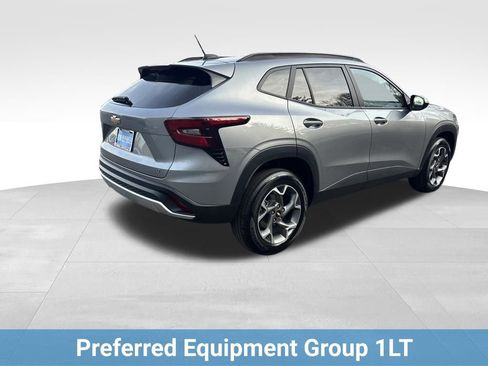 Used 2025 Chevrolet Trax LT image 8