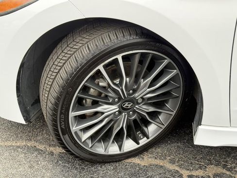 Used 2018 Hyundai Elantra Sport w/ Sport Premium Package 03 FWD image 25