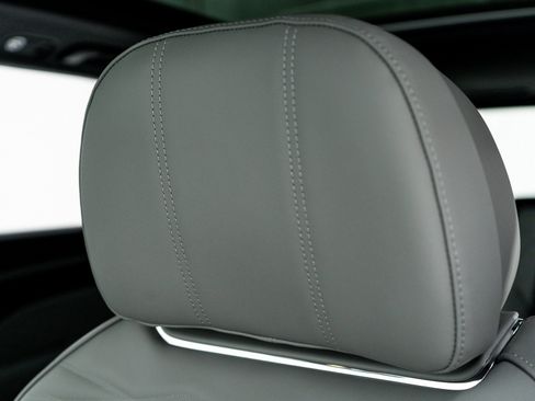 New 2025 Bentley Bentayga Extended Wheelbase image 17