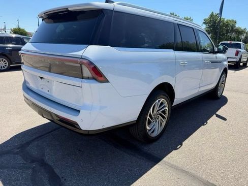 Used 2025 Lincoln Navigator L Reserve AWD/4WD image 5