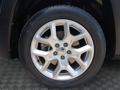 Used 2018 Jeep Renegade Latitude FWD image 23