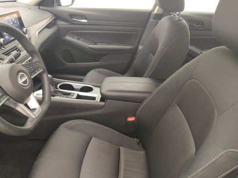 Used 2024 Nissan Altima 2.5 SV image 17