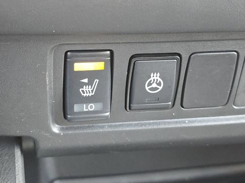 Used 2024 Nissan Frontier SL image 26