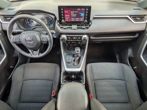 Used 2022 Toyota RAV4 SE w/ Weather & Moonroof Package image 19