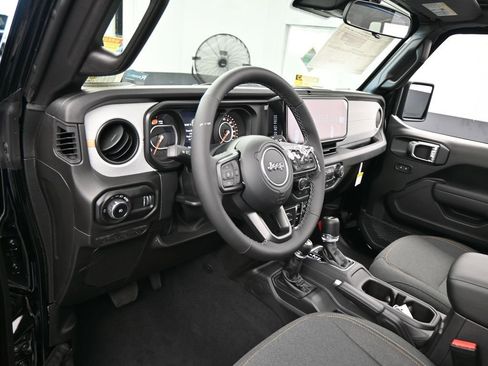 Used 2025 Jeep Wrangler Unlimited Sport AWD/4WD image 10