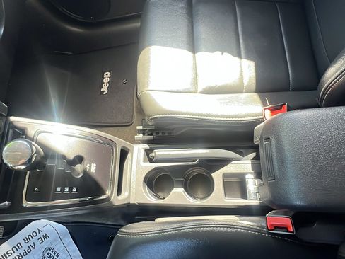Used 2017 Jeep Patriot High Altitude AWD/4WD image 12