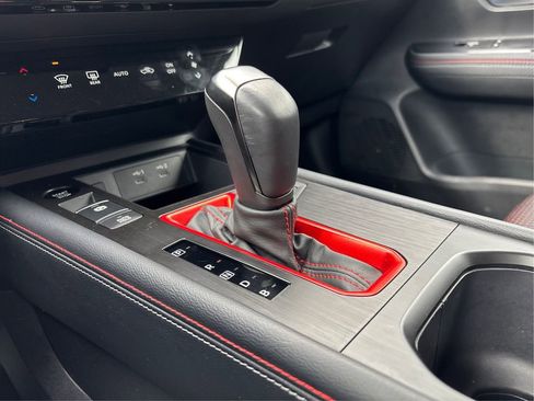 Used 2025 Nissan Kicks SR image 27