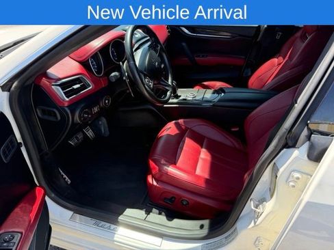 Used 2018 Maserati Ghibli S GranSport RWD image 2