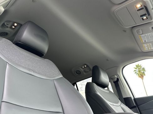 Used 2025 Ford Explorer Active w/ Active Comfort Package image 17