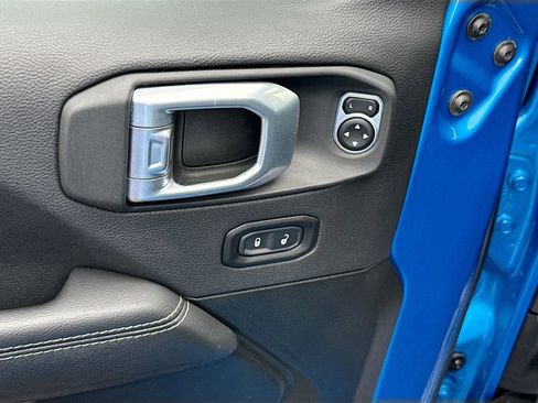 Used 2022 Jeep Wrangler Unlimited Sahara w/ Cold Weather Group AWD/4WD image 19