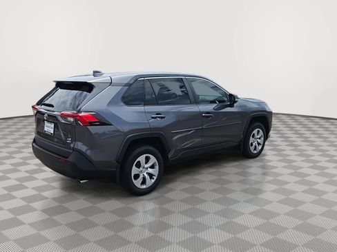 Used 2022 Toyota RAV4 LE AWD/4WD image 8