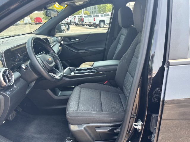 Used 2025 Chevrolet Equinox LT AWD/4WD image 9