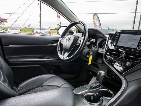 Used 2021 Toyota Camry SE FWD image 19