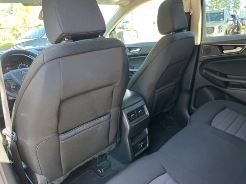 Used 2020 Ford Edge SE image 19