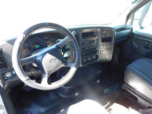 Used 2003 Chevrolet Kodiak C4500 2WD Regular Cab image 12