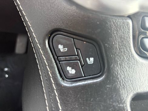 Used 2017 GMC Yukon SLT w/ Premium Edition AWD/4WD image 42