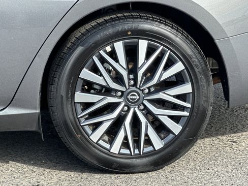 Used 2025 Nissan Altima 2.5 SV FWD image 25
