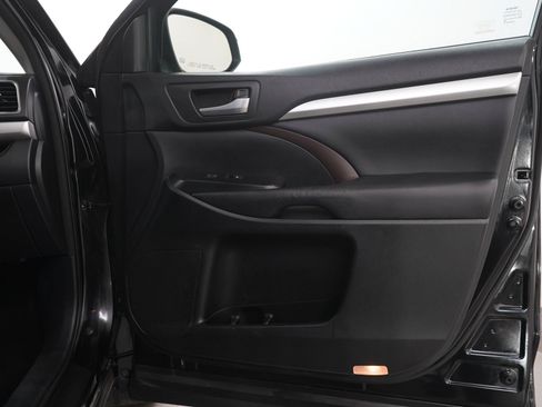 Used 2015 Toyota Highlander XLE AWD/4WD image 11