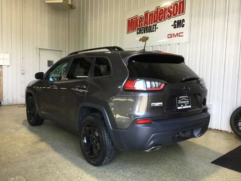 Used 2019 Jeep Cherokee Latitude Plus AWD/4WD image 3
