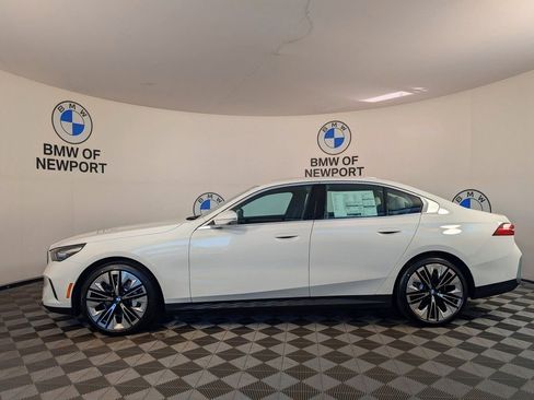 New 2026 BMW 530i xDrive w/ Premium Package AWD/4WD image 9
