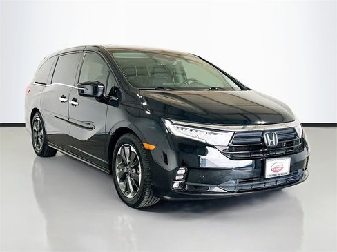 Used 2023 Honda Odyssey Elite image 3