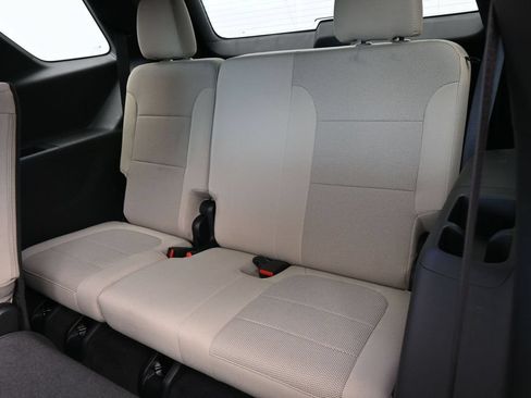 Used 2023 Chevrolet Traverse LS FWD image 31