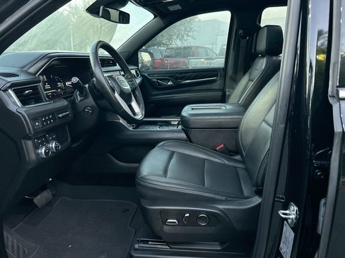 Used 2023 GMC Yukon XL Denali image 16
