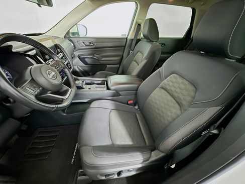 Used 2024 Nissan Pathfinder SV image 13