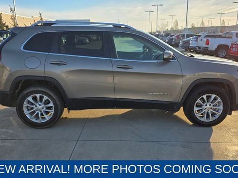 Used 2019 Jeep Cherokee Latitude w/ Cold Weather Group image 6