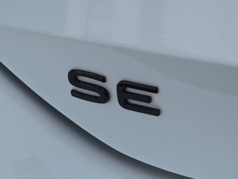 Certified 2025 Volkswagen Tiguan SE R-Line AWD/4WD image 18
