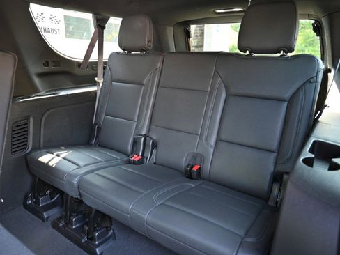 Used 2024 Chevrolet Suburban LT AWD/4WD image 17