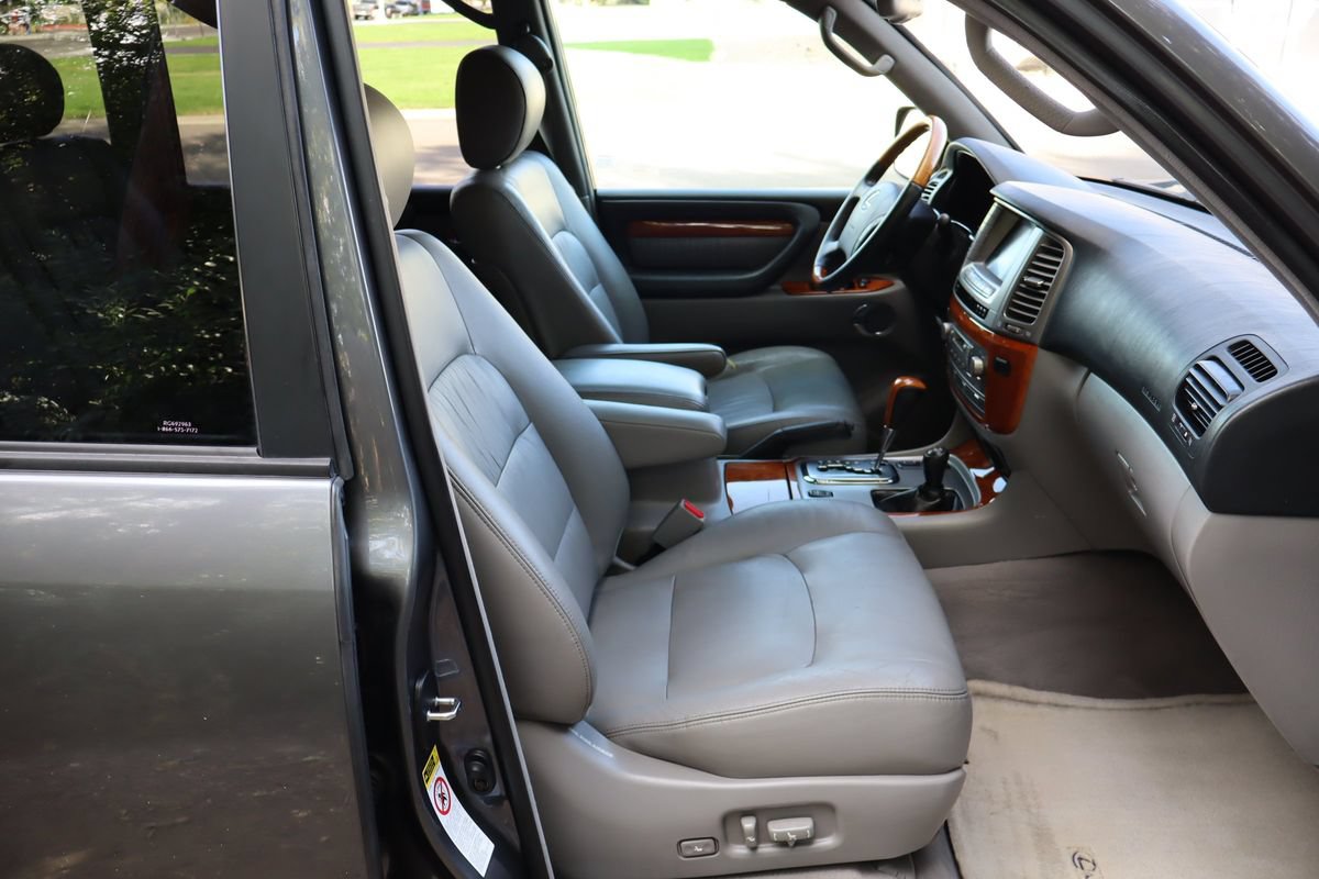 Used 2006 Lexus LX 470 4WD image 25