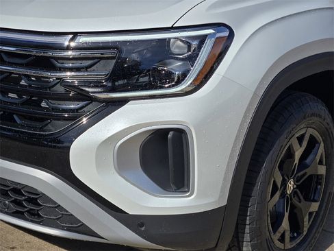 New 2026 Volkswagen Atlas Peak Edition image 6