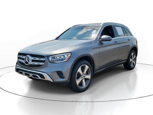 Used 2020 Mercedes-Benz GLC 300 w/ Premium Package image 2