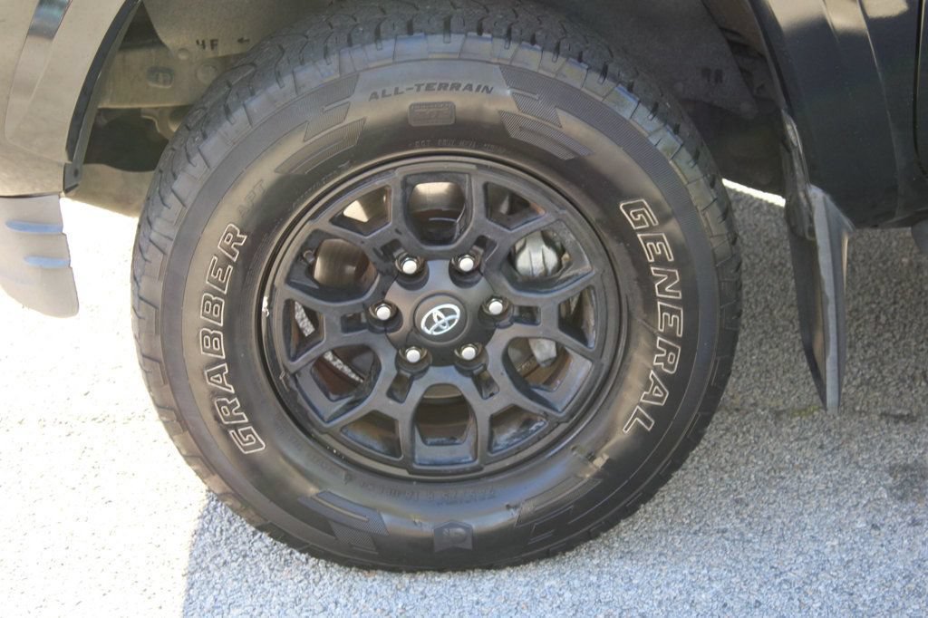 Used 2020 Toyota Tacoma SR5 RWD image 33