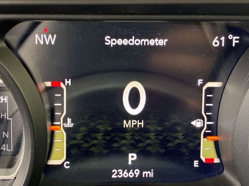 Used 2025 Jeep Wrangler Unlimited Sahara AWD/4WD image 40