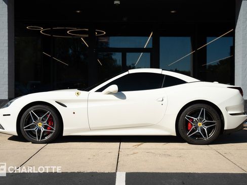Used 2016 Ferrari California T image 8