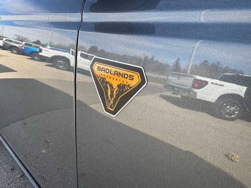 Used 2022 Ford Bronco Badlands image 10