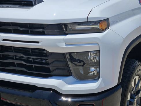 Used 2025 Chevrolet Silverado 2500 Custom w/ Custom Value Package AWD/4WD image 11