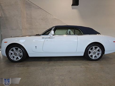 Used 2014 Rolls-Royce Phantom Drophead Coupe image 3