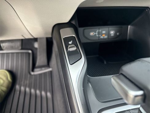 New 2025 Kia Sorento S image 36