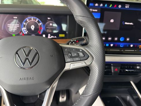 New 2026 Volkswagen Tiguan SEL R-Line AWD/4WD image 19