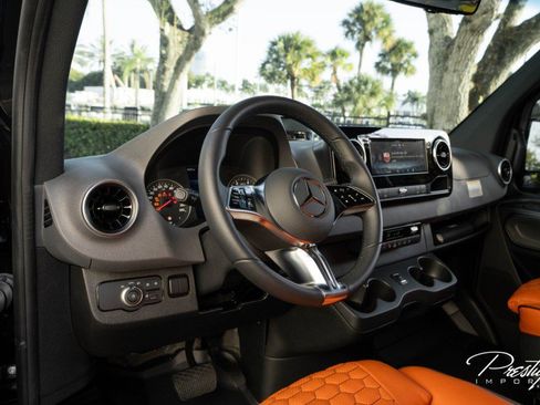 Used 2025 Mercedes-Benz Sprinter 2500 image 25